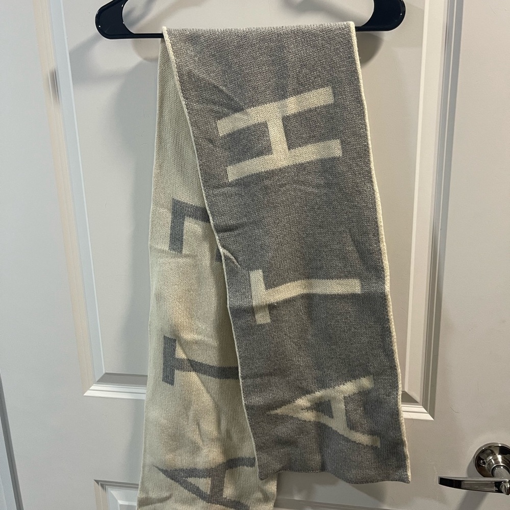 Athleta Gray and Cream Wraps 30 wool